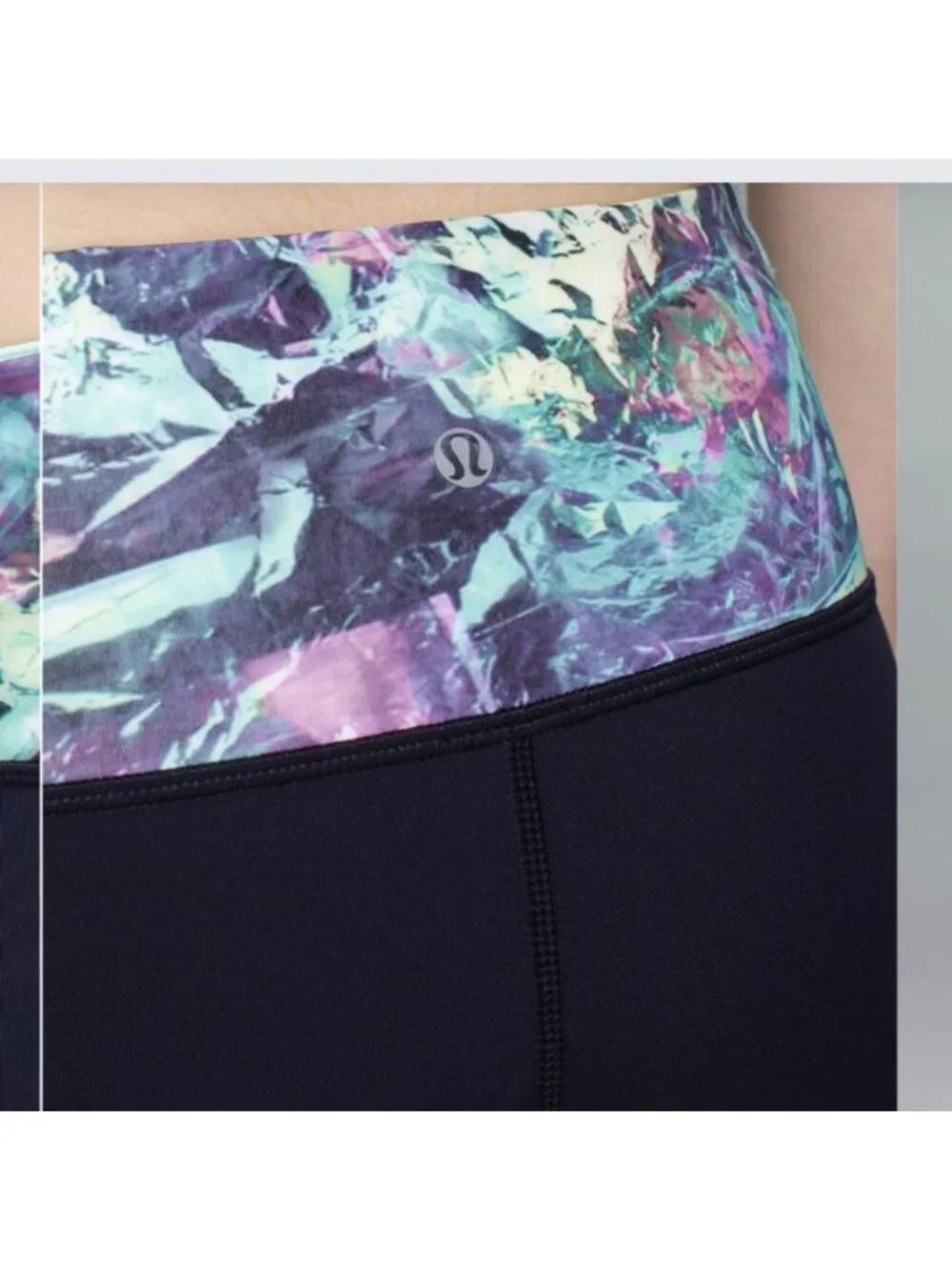 Lululemon Var-City Crop criss cross Naval Blue / Iridescent Multi